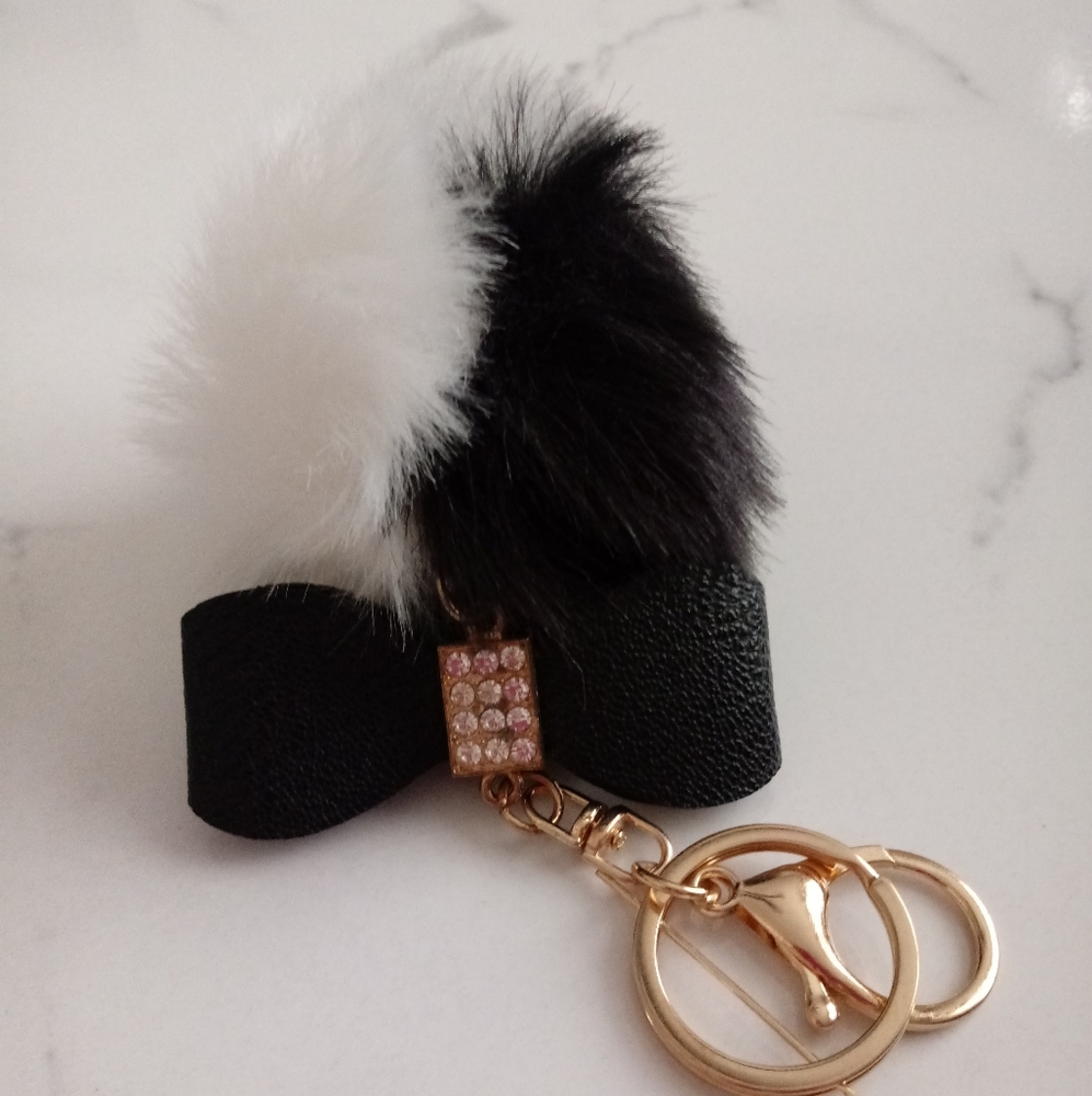 NEW TWO-TONE POM-POM WITH BOW KEYCHAIN - Picture 2 of 2